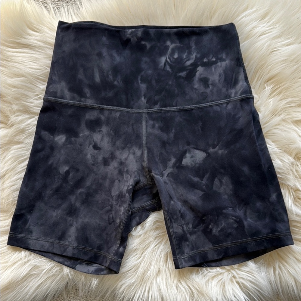 Women's Lululemon Diamond Dye Align Short 6 inch Size 4 EUC Graphite Gray